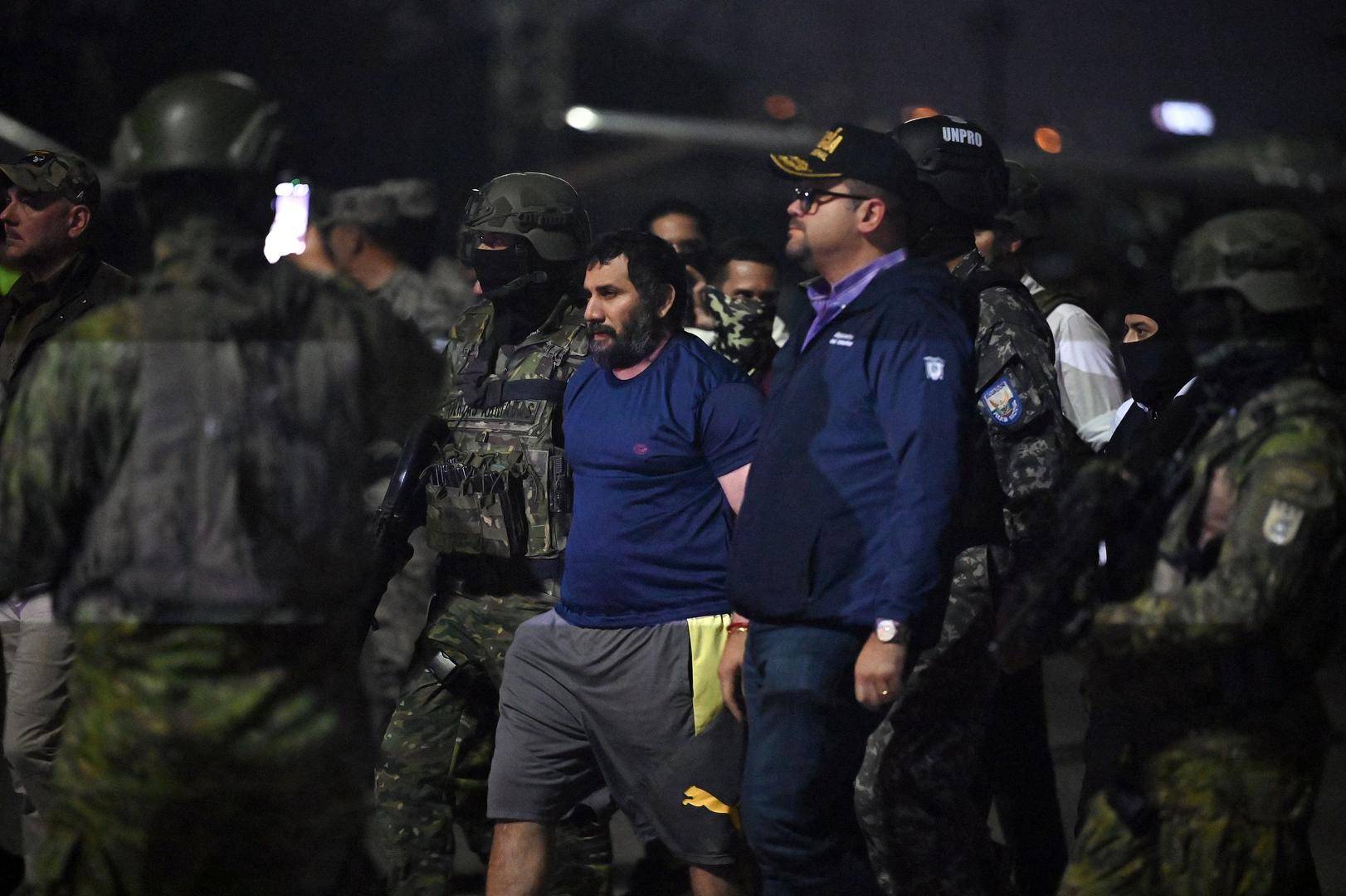 越獄毒梟逃亡近18個(gè)月后被抓：警方重型機(jī)械挖開豪宅地面逮捕:重型機(jī)械
